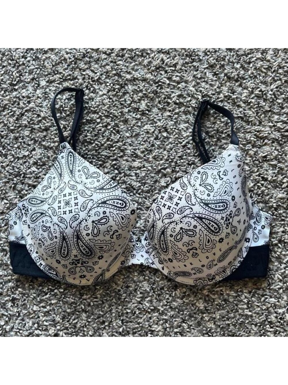 Victoria's Secret Women's Bra Black & White Paisley Size 32D Flirty Padded Girly